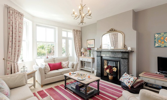 Freshwater Bay Cottage | 4 bedroom accommodation in Freshwater Bay