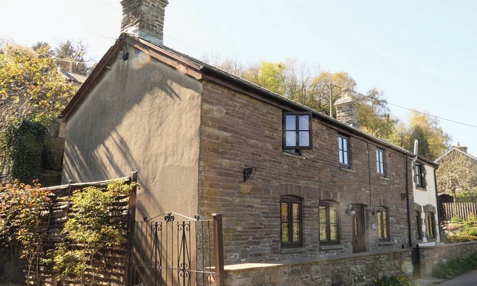Llangattock Cottage | 4 bedroom accommodation in Dardy, near Crickhowell