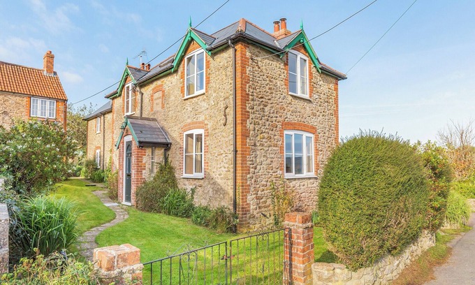 Puncknowle Cottage | 4 bedroom accommodation in Puncknowle