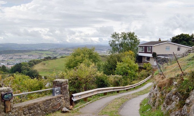 Llandudno Cottage | 4 bedroom accommodation in Great Orme, near Llandudno