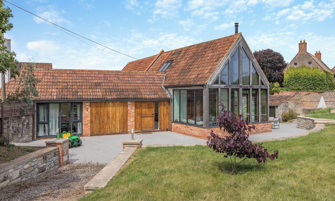 Muchelney Cottage | 4 bedroom accommodation in Middlezoy, near Bridgwater