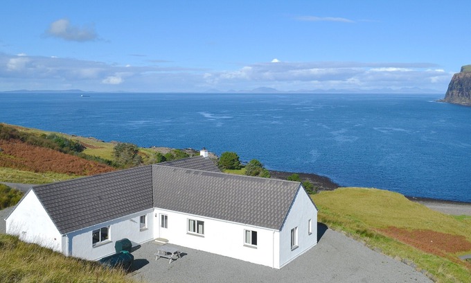 Waternish Cottage | 4 bedroom accommodation in Milovaig, Glendale