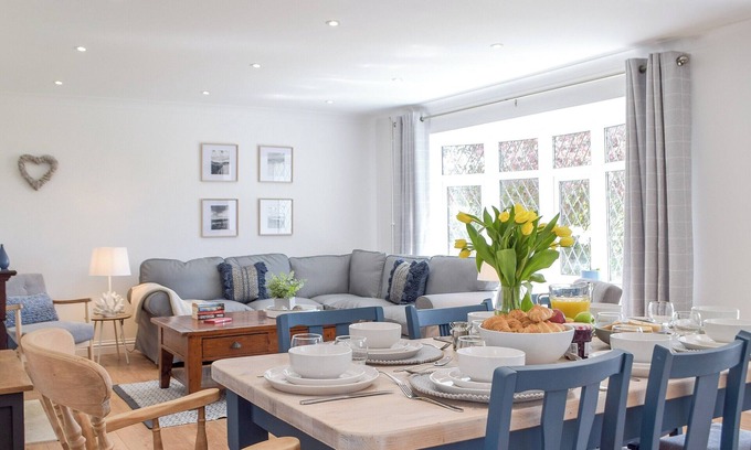 Lamphey Cottage | 4 bedroom accommodation in Lamphey, near Tenby