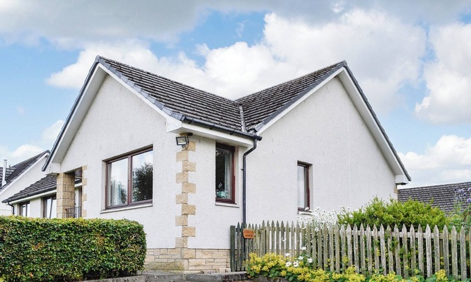 Murthly Cottage | 4 bedroom accommodation in Spittalfield, nr Dunkeld