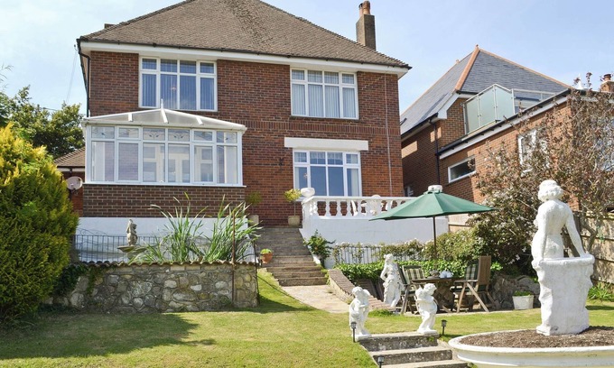 Newport Cottage | 4 bedroom accommodation in Carisbrooke, near Newport