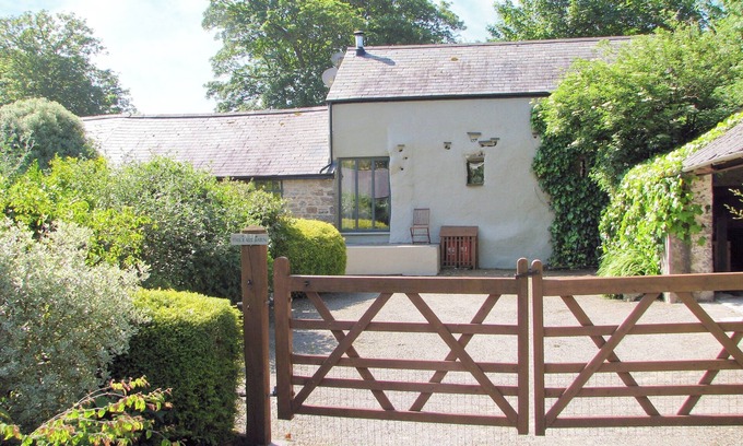 Stackpole Cottage | 4 bedroom accommodation in Valast Hill, near Stackpole