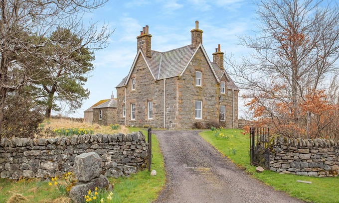 Lairg Cottage | 4 bedroom accommodation in Lairg