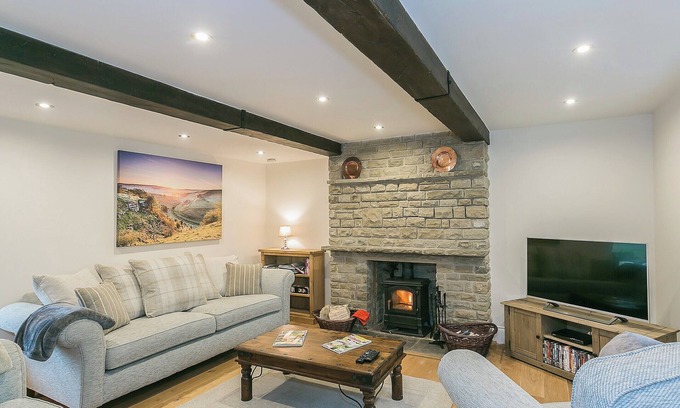 Litton Cottage | 4 bedroom accommodation in Wardlow, near Buxton