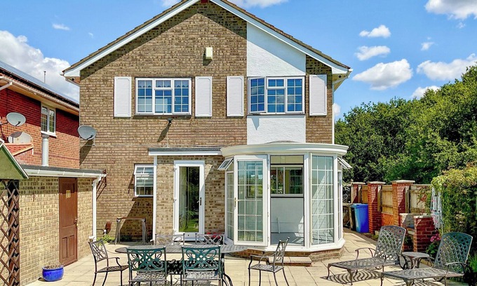 Poole Cottage | 4 bedroom accommodation in Poole