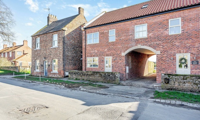 Rainton Cottage | 4 bedroom accommodation in Rainton, near Thirsk
