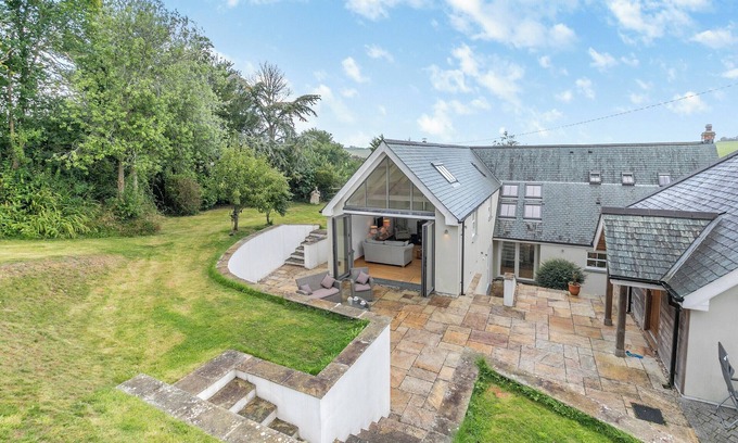 St. Just in Roseland Cottage | 4 bedroom accommodation in St Just-in-Roseland, near St Mawes