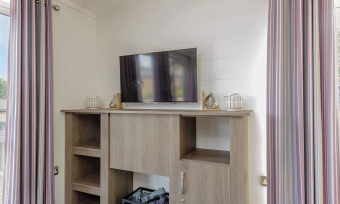 Ryde Ski Chalet | 4 bedroom accommodation in Wootton Bridge, Nr Cowes