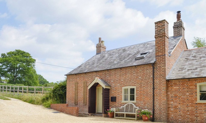 New Forest District Cottage | 4 bedroom accommodation in Boldre, near Lymington