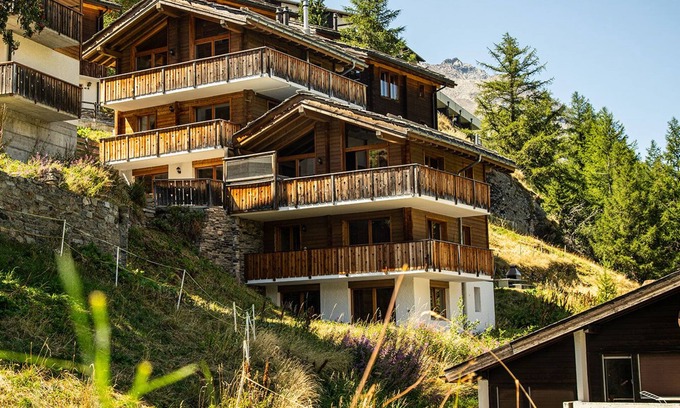 Saas-Fee Ski Chalet | 4-Bedroom Alpine Chic Escape at Chalet Mouton in Saas-Fee!