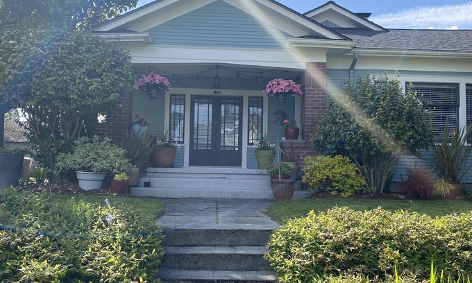 North End House | 4 Bedroom Bungalow in the heart of north end Tacoma