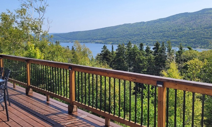 Humber Valley Ski Chalet | 4 Bedroom Lake View Chalet in the Exclusive Humber Valley Resort