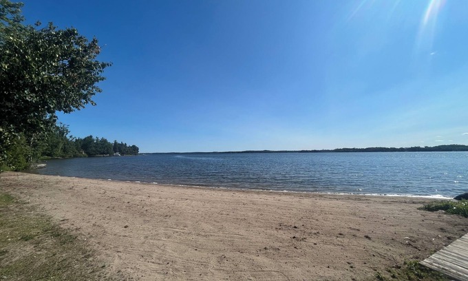 Isaacs Glen Cabin | 4-bedroom cabin in beautiful Kawartha Lakes with AC