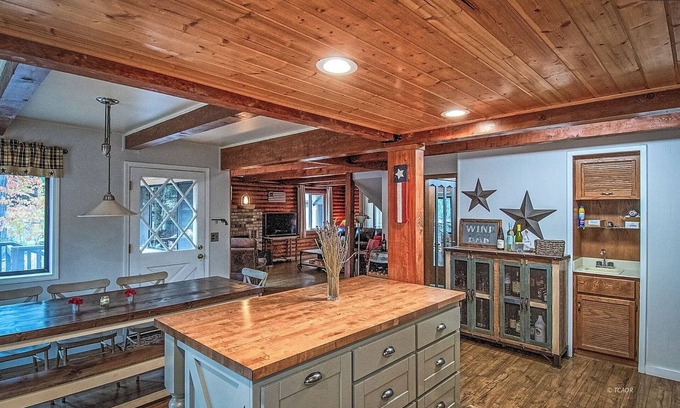 Trinity Center Cabin | 4-bedroom cabin in fabulous Trinity Center with AC