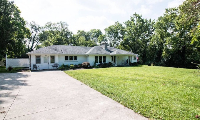 Dayton House | 4 Bedroom-Classic Ranch Home Perfect for Families