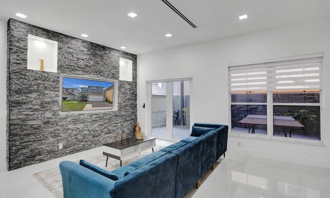 Fort Lauderdale Villa | 4 Bedroom Designer Home Next to Shul and Community Pool