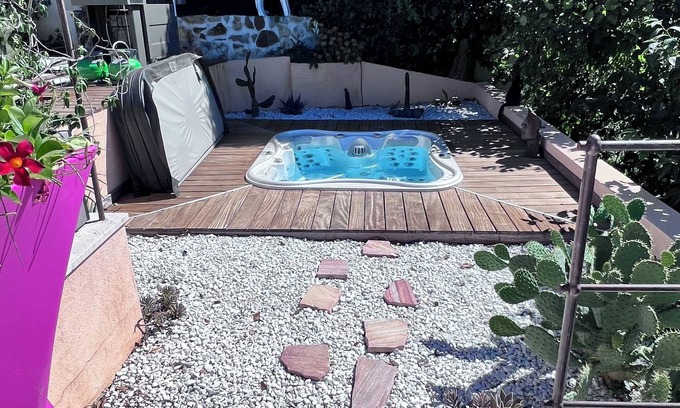 La Colle-sur-Loup House | 4-bedroom detached house with heated pool and jacuzzi