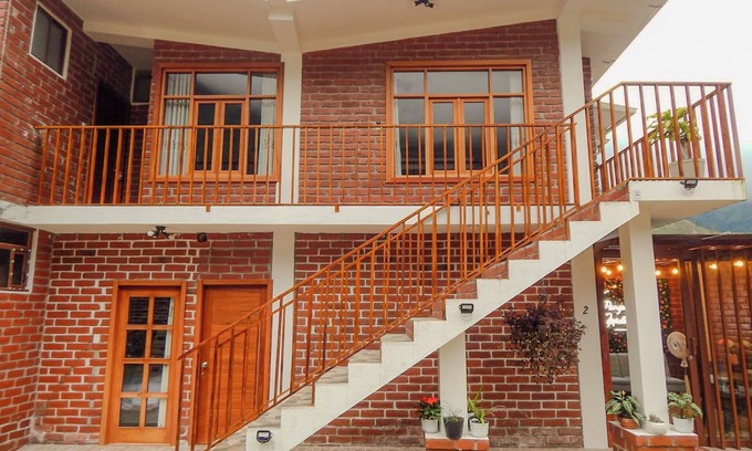 Banos de Agua Santa Cabin | 4-bedroom lodge in charming Baños de Agua Santa with WiFi, Garage, bbq.
