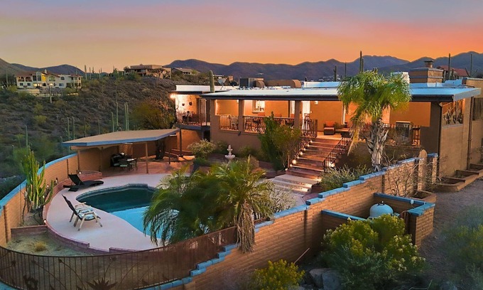 Tucson House | 4 Bedroom Hilltop Retreat with Pool, Spa & City Views – Near Saguaro National Park & Downtown