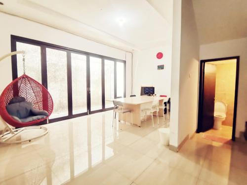Jakarta House | 4-Bedroom Home in South Jakarta Nuansa Swadarma Residence by Le Ciel Hospitality