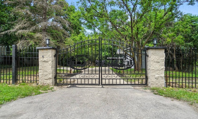 Northeast Columbus House | 4-bedroom house fencin and pivte gate