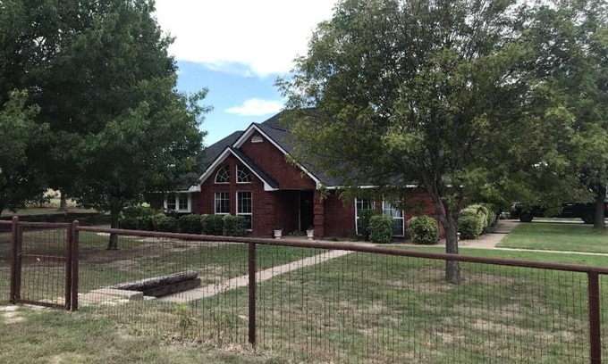 Dennis House | 4-bedroom house in charming Aledo, Horse pasture and shed.