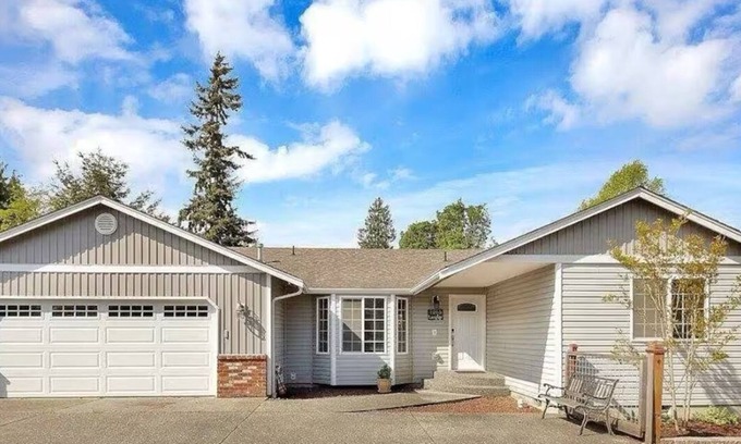 Burlington House | 4-bedroom house in fabulous Burlington with AC & Wi-Fi.