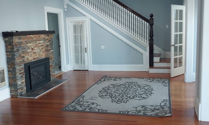 Everett House | 4-bedroom house in nice Everett with WiFi, AC