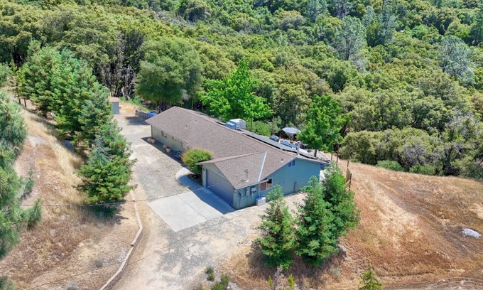 Oakhurst House | 4-bedroom house in Oakhurst with views, game room, hot tub, EV charger