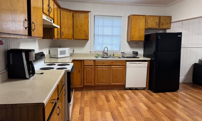Sulphur House | 4-bedroom house in Sulphur, La with large Kitchen and living space