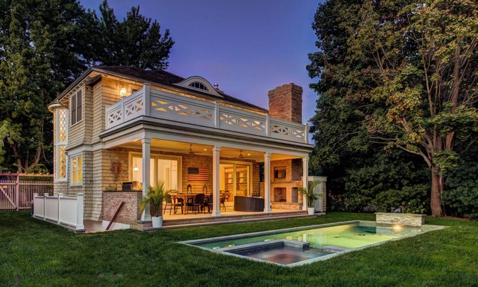 Village of East Hampton House | 4-bedroom house in awesome East Hampton with fitness room, WiFi, AC