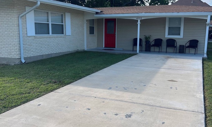 Pontchartrain Park House | 4-bedroom house in fabulous New Orleans with AC, Wi-Fi