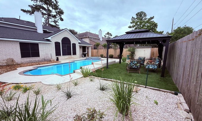 Louetta House | 4-bedroom house in wonderful Spring with a pool