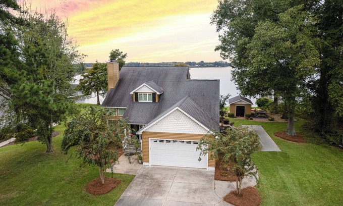 Cordele House | 4-bedroom house on beautiful Lake Blackshear! Enjoy your stay!