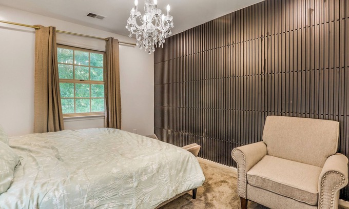 Fort Washington House | 4-bedroom house in superb Fort Washington Healing Housewith fitness room, WiFi