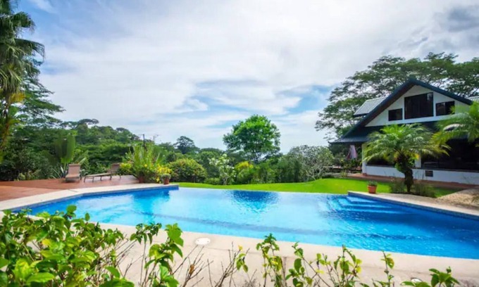 Savegre Villa | 4 bedroom, king bed, ocean view & large pool Villa