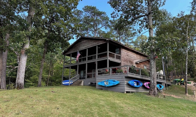 Little Kowaliga Cabin | 4 bedroom Lakefront Family Cabin at Grateful Cove, Lake Martin, AL