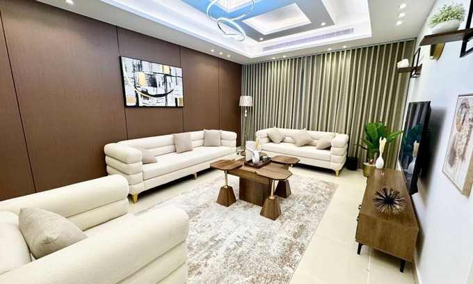 Mecca Apartment | 4 Bedroom Luxury Apartment Near Haram With Full Kitchen and Large Living Room
