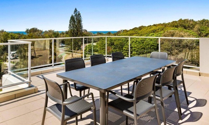 Marcoola Apartment | 4 Bedroom Luxury Beach House - with Private Pool Rooftop Spa