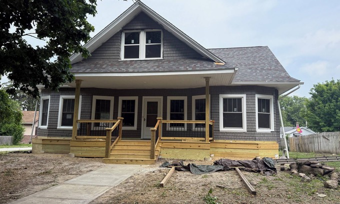 La Porte House | 4 Bedroom Midterm Rental in La Porte - MTM Premier