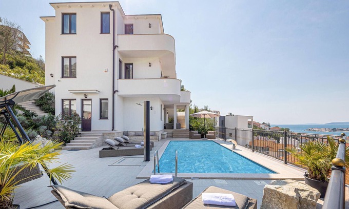 Podstrana Apartment | 4 bedroom nice apartment in Podstrana