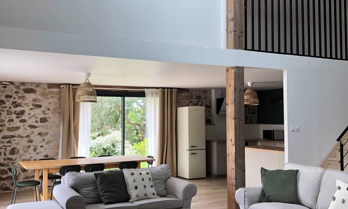 Frossay House | 4 bedroom private vacation home in frossay