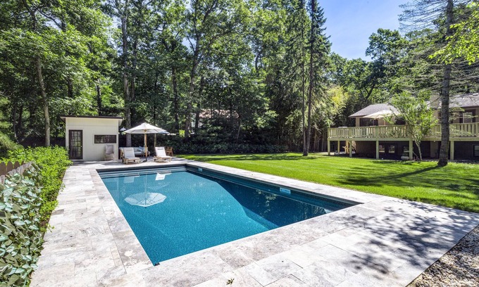 Clearwater Beach House | 4 Bedroom Secluded/Year-Round HOT TUB w/Private Beach Access 15 Mins Main Town