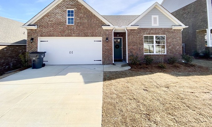 Fultondale House | 4-Bedroom Single Level House with 2 Car Garage
