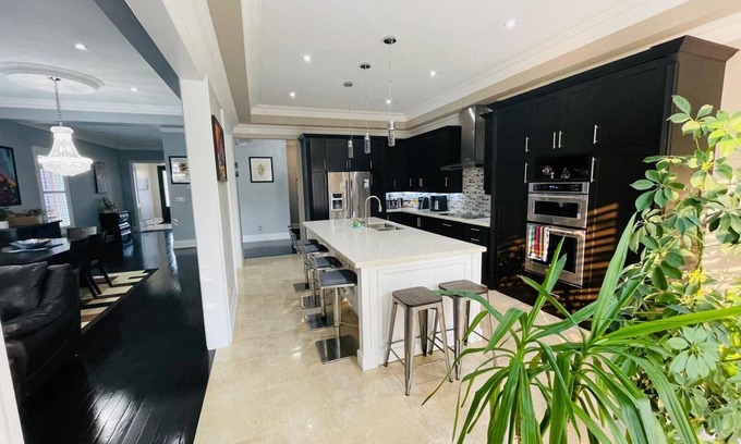 Richmond Hill House | 4 Bedroom Spacious Enclave near Lake Wilcox