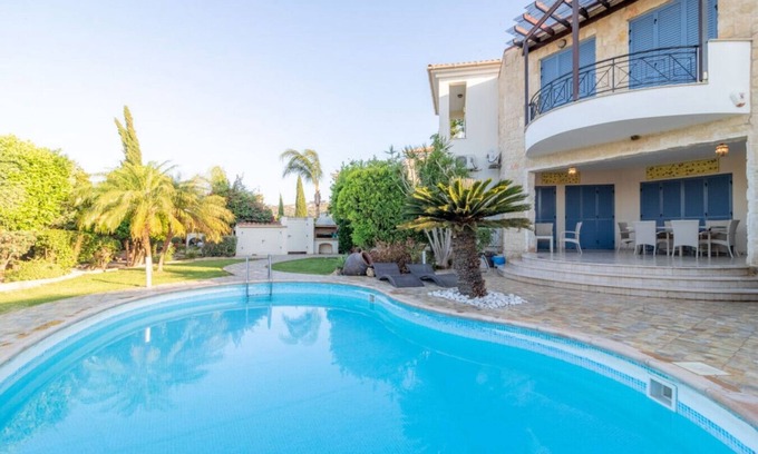Neo Chorio House | 4-bedroom villa in Latchi with pool table